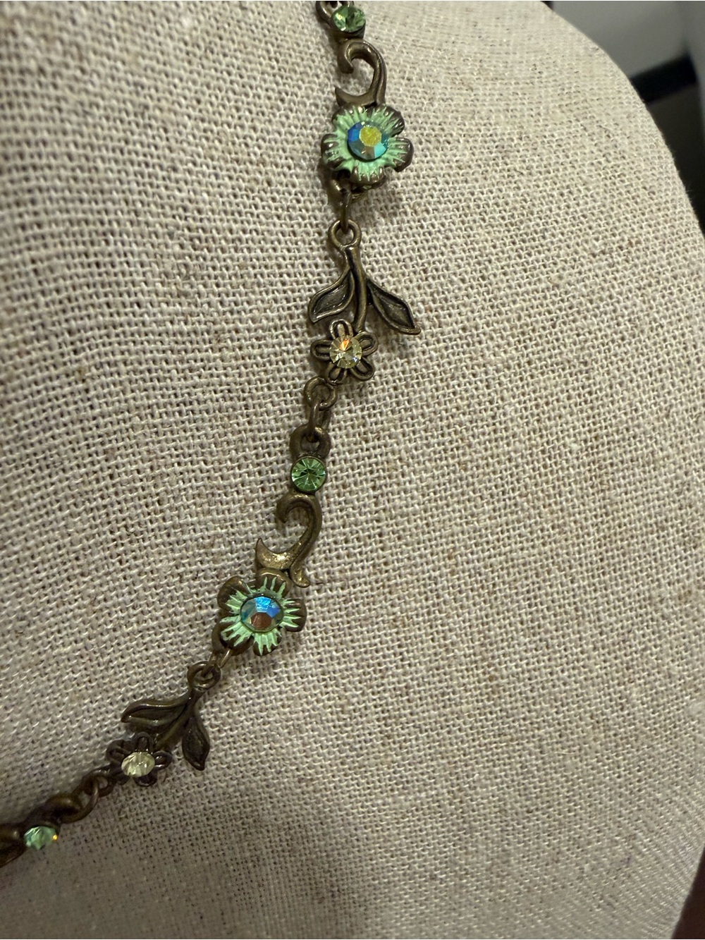 🌿 Signed R Floral Rhinestone Necklace Cottagecore - Picture 3 of 6